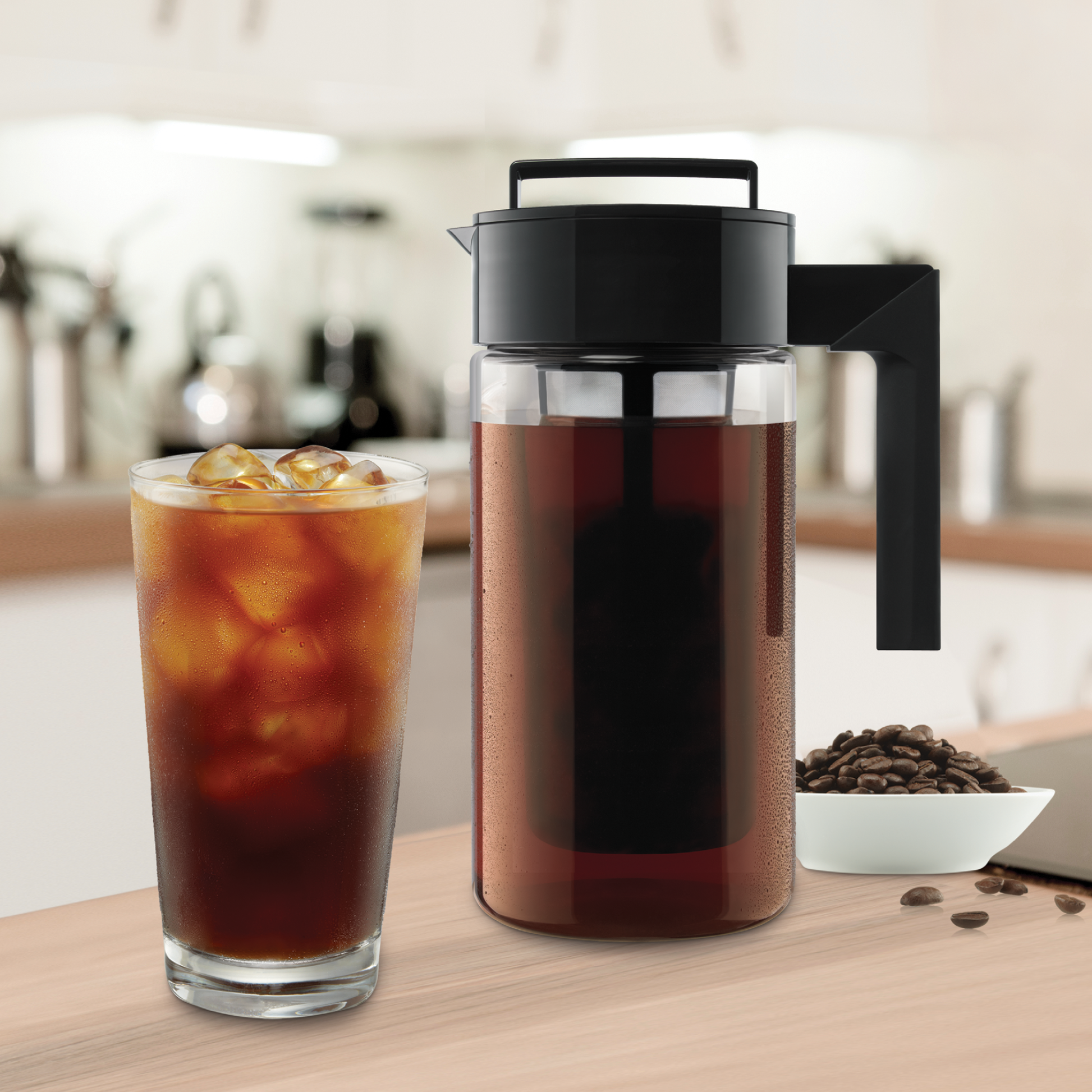 cold-brew-coffee-maker-d2 10310-ColdBrewCoffeeMaker-1qt-lifestyle2.png